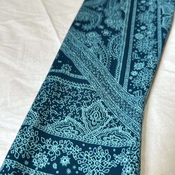 Fabletics PowerHold Kessler II High Waisted Strappy 7/8 Legging. XS - Picture 4 of 7